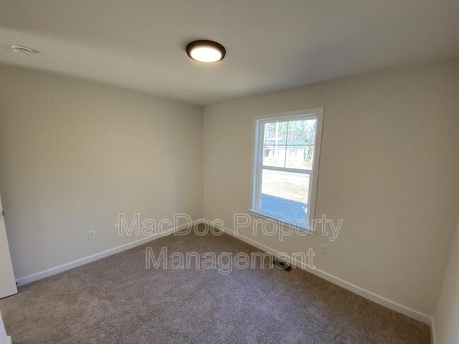 Building Photo - 64 Hickory Ln