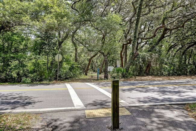 Building Photo - 95282 Summerwoods Cir