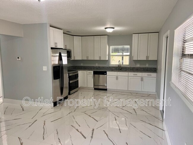 Building Photo - 2713 Geoffrey Dr
