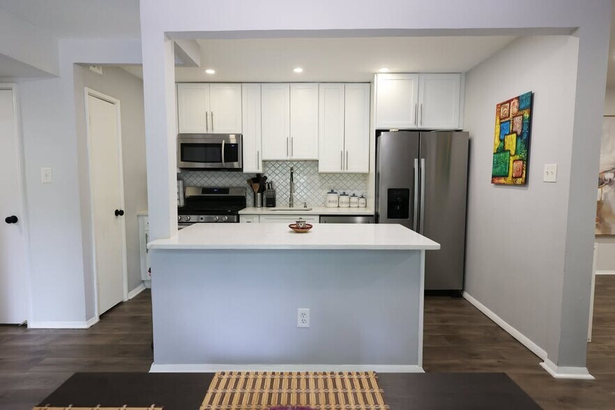 Building Photo - 2912 Kings Chapel Rd