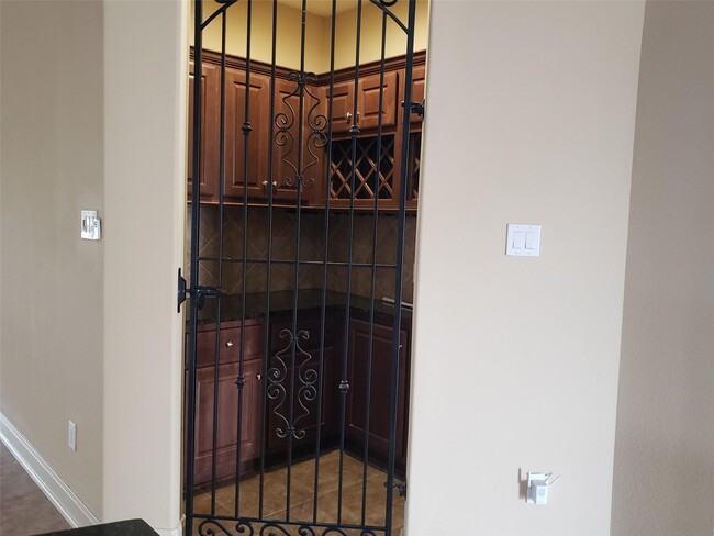 Building Photo - 5402 Valley Country Ln