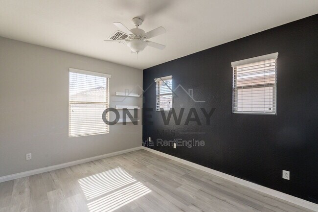 Building Photo - 1057 S Deerfield Ln
