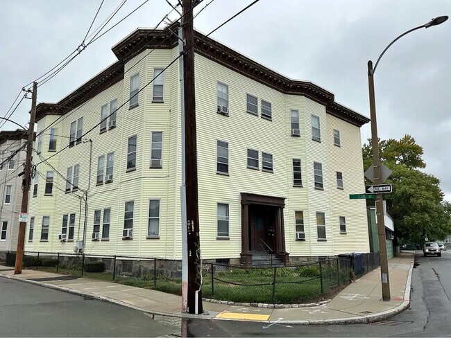 Building Photo - 75 Aldie St