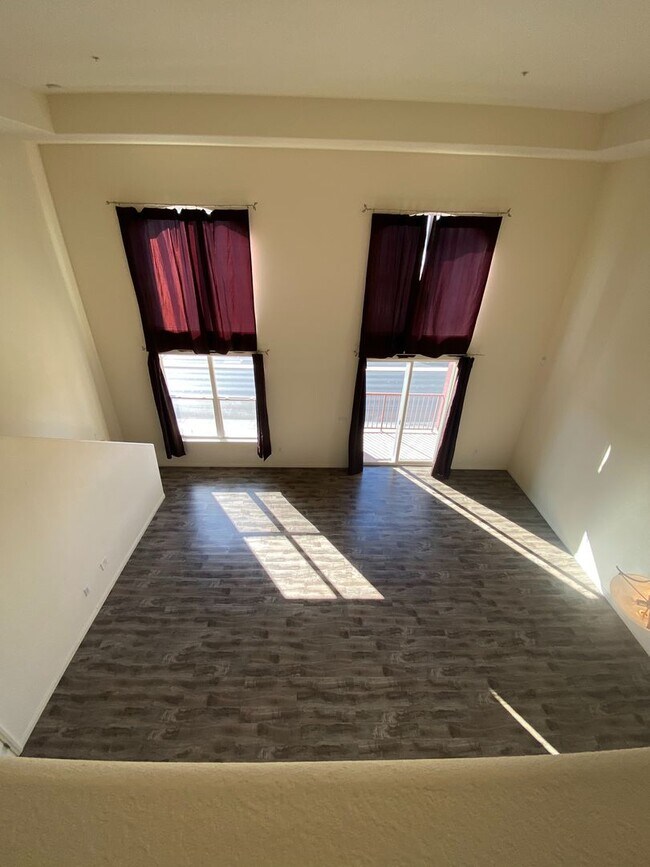 Building Photo - Beautiful, 2 story penthouse loft at the M...