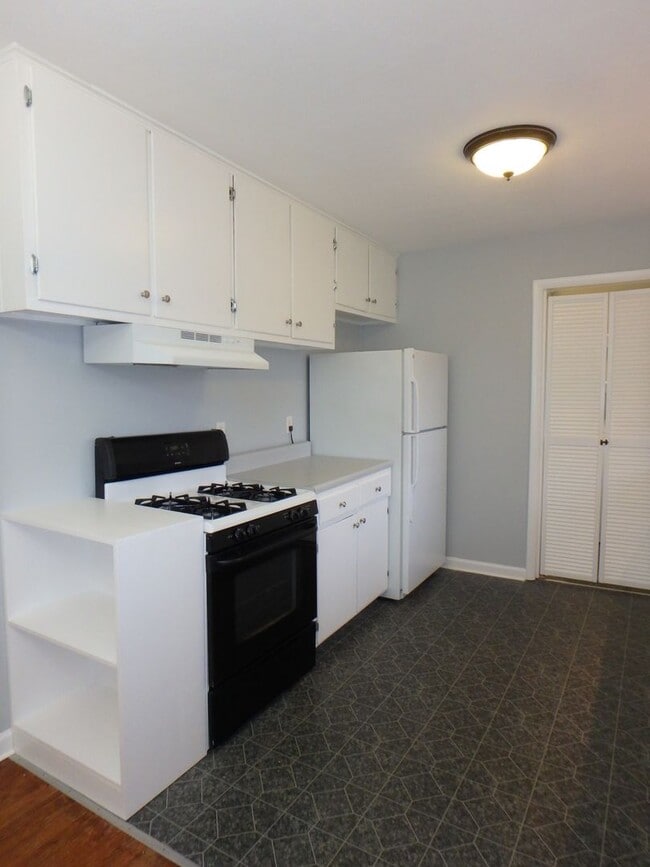 Building Photo - Adorable 3 Bedroom Home!