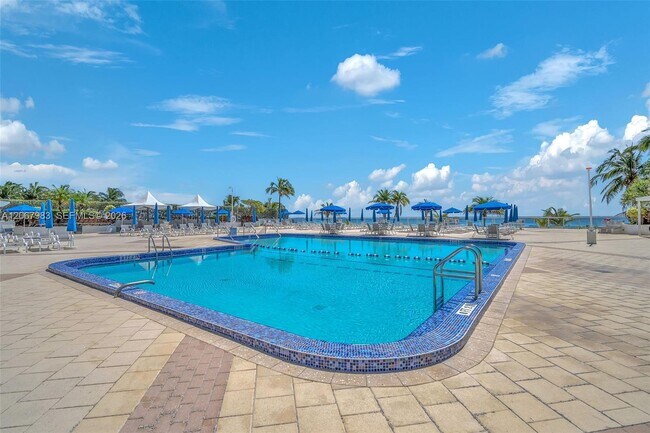 Building Photo - 2030 S Ocean Dr