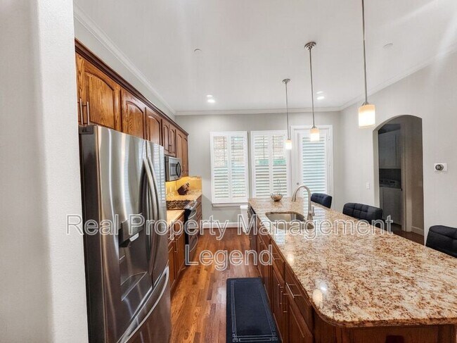 Building Photo - 15850 Quorum Dr