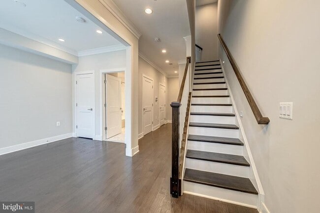 Building Photo - 10326 Grosvenor Pl