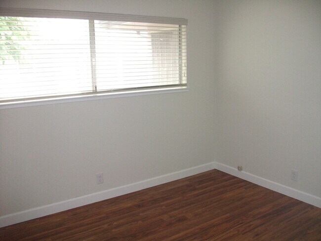 Building Photo - Remodeled 2 bedroom 1 bath