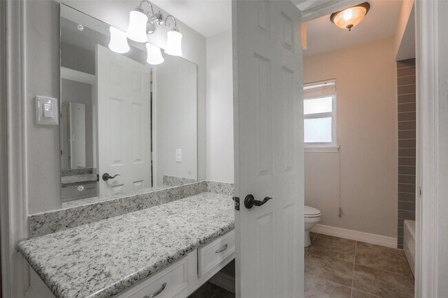 Building Photo - 730 Bison Dr