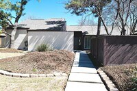 Building Photo - 3002 Townbluff Dr