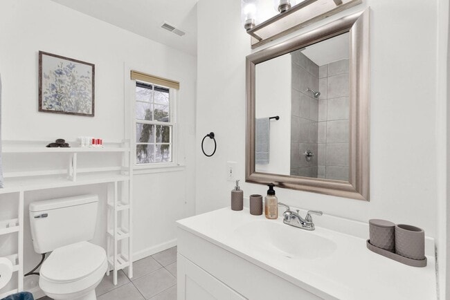 Building Photo - 3BD ROOM RANCH - PRIVATE LOT - FURNISHED - BLOOMFIELD HILLS