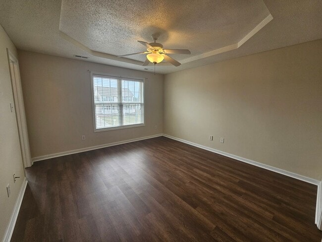 Building Photo - New Listing!!