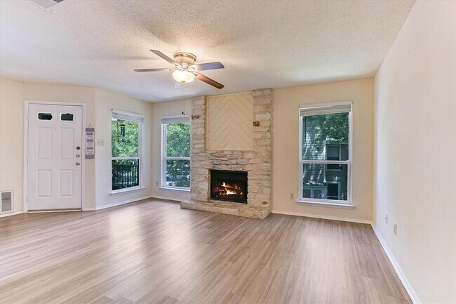 Building Photo - 10616 Mellow Ln