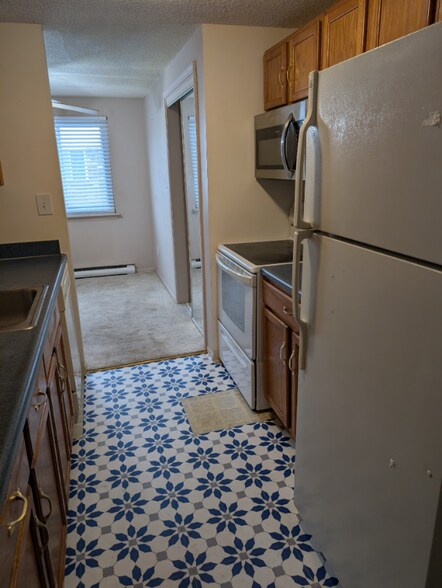 Building Photo - 6301 Robinson Rd