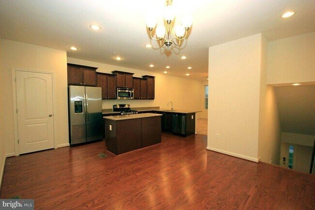 Building Photo - 6282 Newport Ct