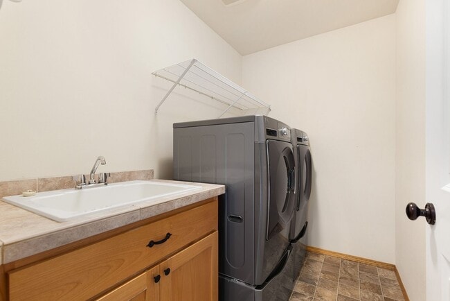 Building Photo - Well Maintained Bothell 4 Bedroom 2.5 Bath Home - Fantastic School District
