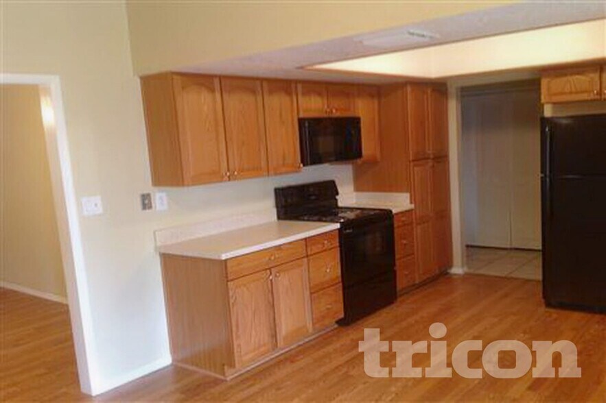 Building Photo - 2063 W Morningside Dr