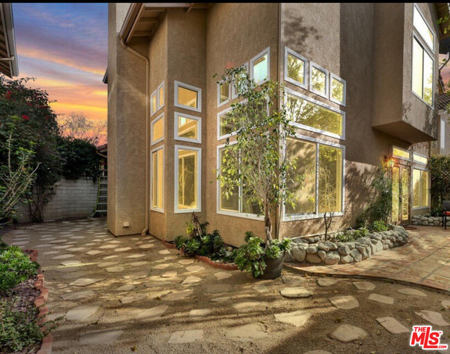 Building Photo - 247 St Croix Ct