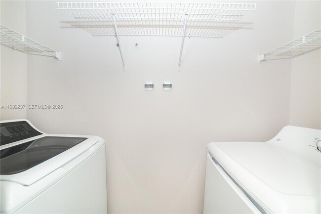 Building Photo - 17100 N Bay Rd