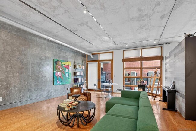 Building Photo - 877 Island Ave