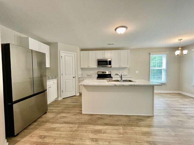 Building Photo - 3-Bedroom Retreat With 2.5 Baths In Fayetteville