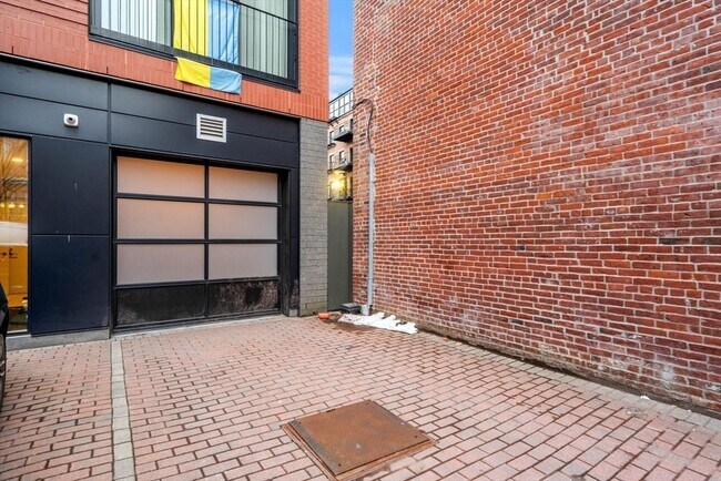 Building Photo - 7 E Springfield St