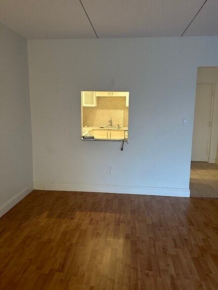 Building Photo - 50 Broadlawn Ave