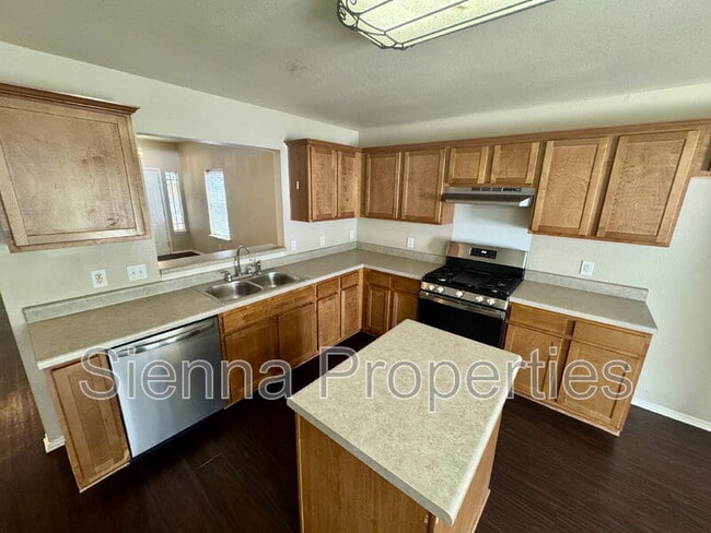 Building Photo - 295 Strawn