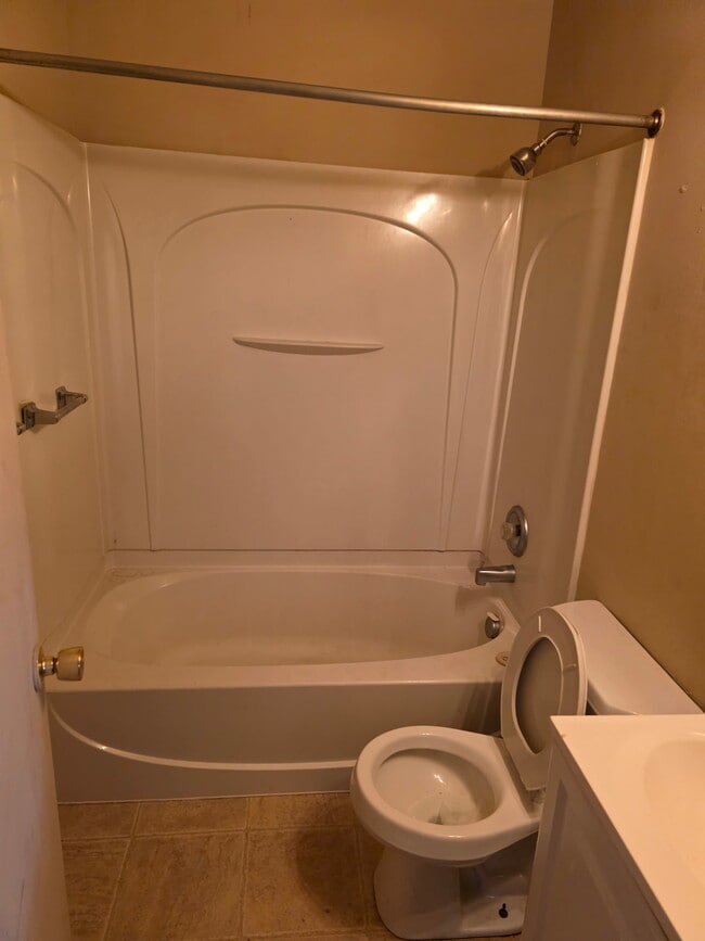 Building Photo - 732 Maplehill Ave