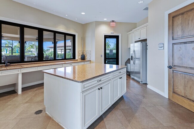 Building Photo - 758 SE Courances Dr