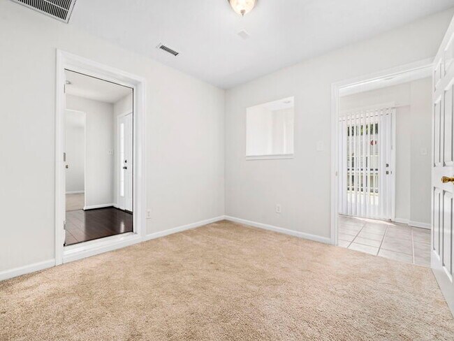 Building Photo - Spacious and Move-In Ready Home! - Fenced ...