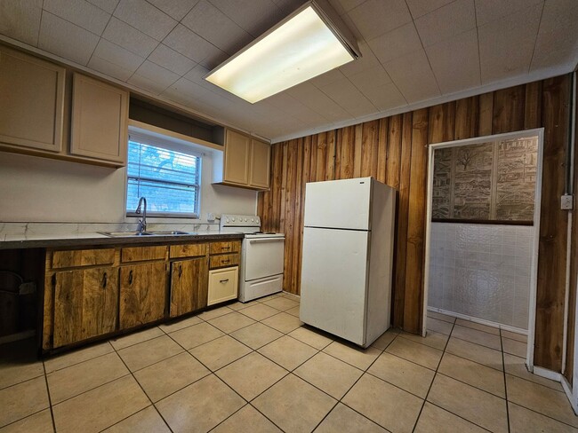 Building Photo - Adorable 2 Bedroom 1 Bath Home in Lakeland...