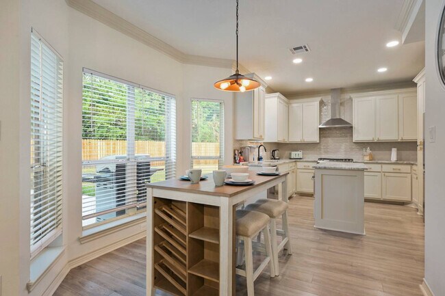 Building Photo - 6206 Cromwell Ct