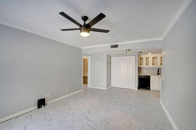 Building Photo - 612 Executive Center Dr