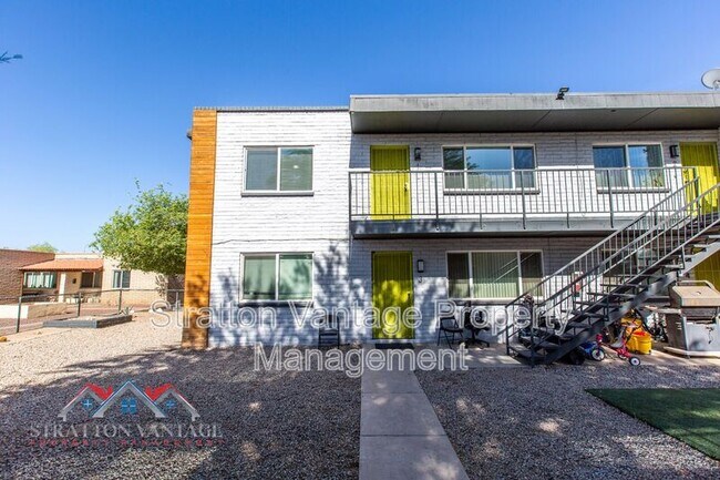 Building Photo - 863 W Ray Rd
