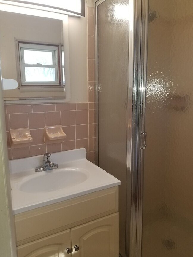 Building Photo - 577 Pinnacle Rd