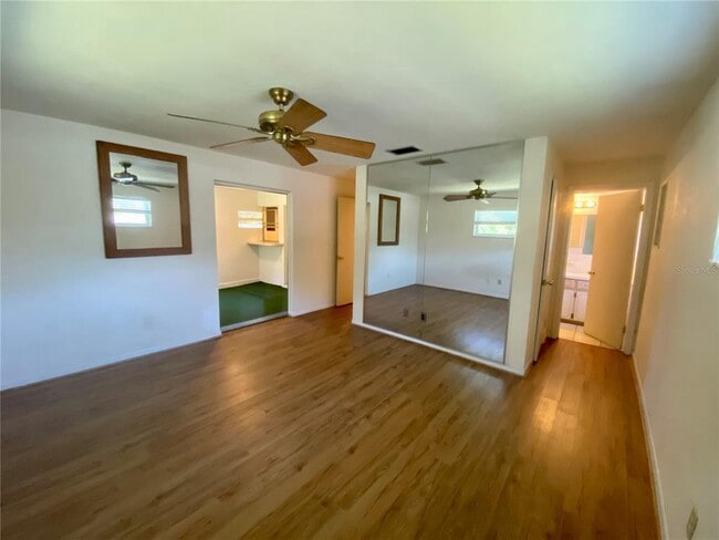 Building Photo - 2084 Ridgelane Rd