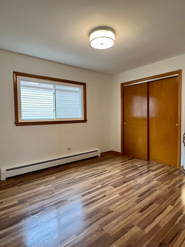 Each bedroom with a closet - 3624 S 52nd Ct