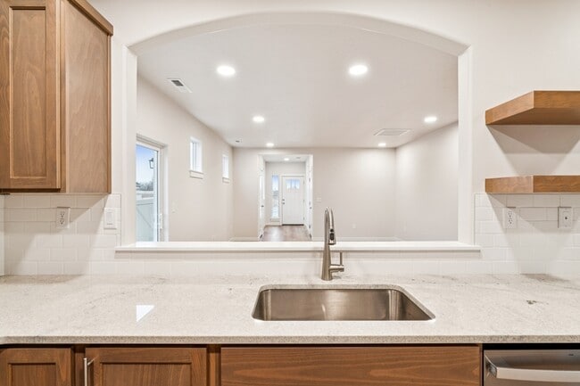 Building Photo - 2046 E Cave Falls St