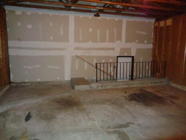 Building Photo - 22526 Clarendon Ave
