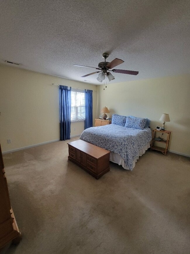 Building Photo - 2018 Heritage Ln