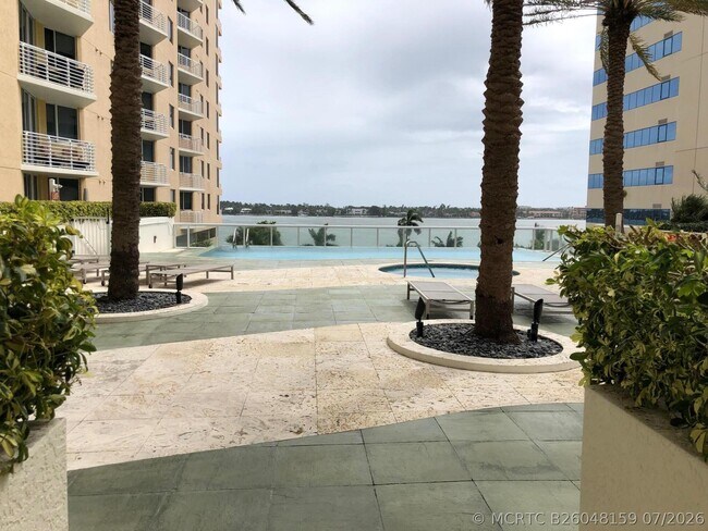 Building Photo - 1551 N Flagler Dr
