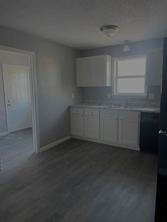 Building Photo - 3402 S Leonine Rd