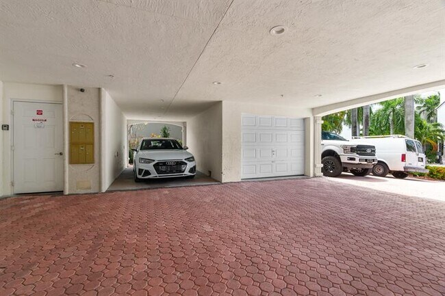 Building Photo - 70 Isle of Venice Dr