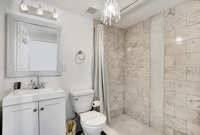 Building Photo - 311 SE 3rd Ave