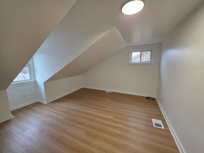 Building Photo - Fully Rehabbed 3 bedroom 2 bathroom house for rent!