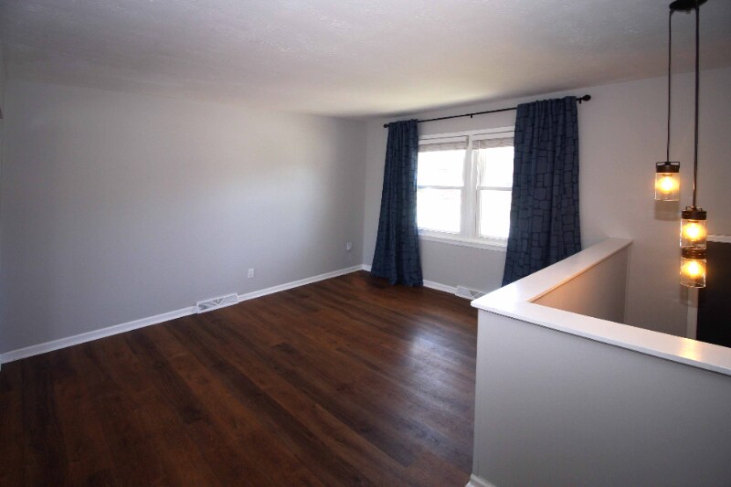 Building Photo - 106 N 1st St