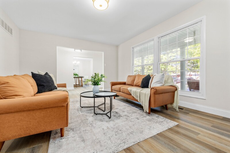 Building Photo - 2 Oak Point Ct