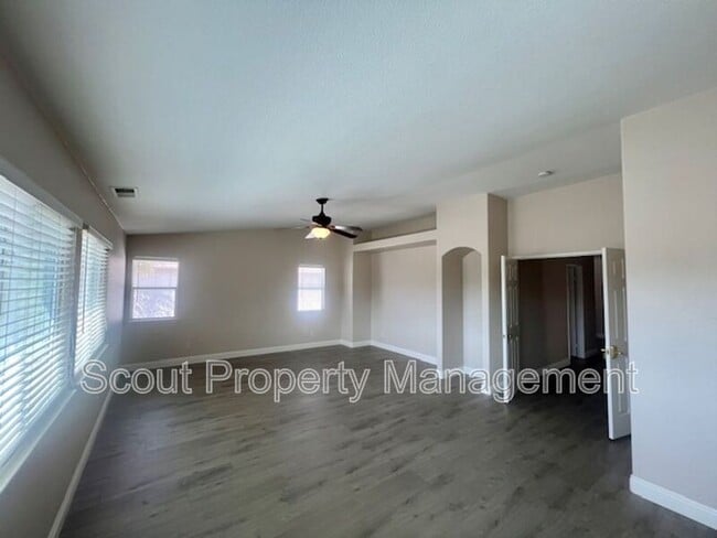 Building Photo - 33309 Morning View Dr